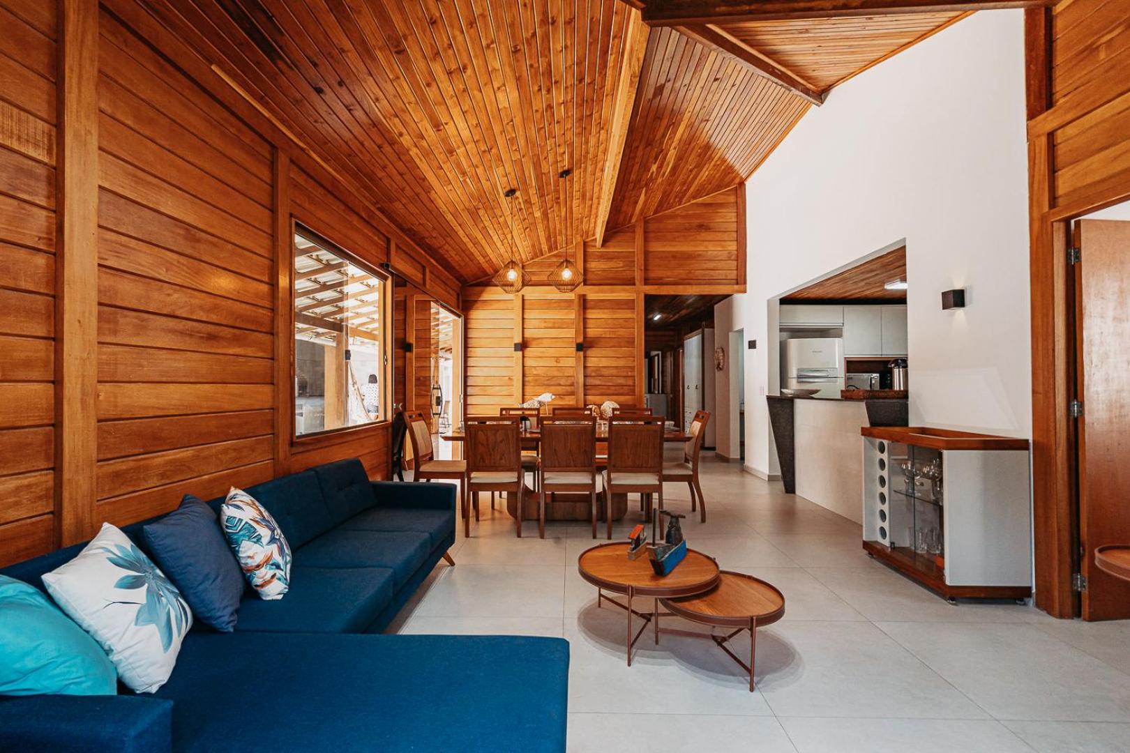 casadecastelhanos, Quadra do MAR de CASTELHANOS, 4 suítes com AR, Churrasqueira, Piscina, Hidromassagem, Cozinha INTEGRADA GOURMET Ideal para FAMÍLIA E AMI