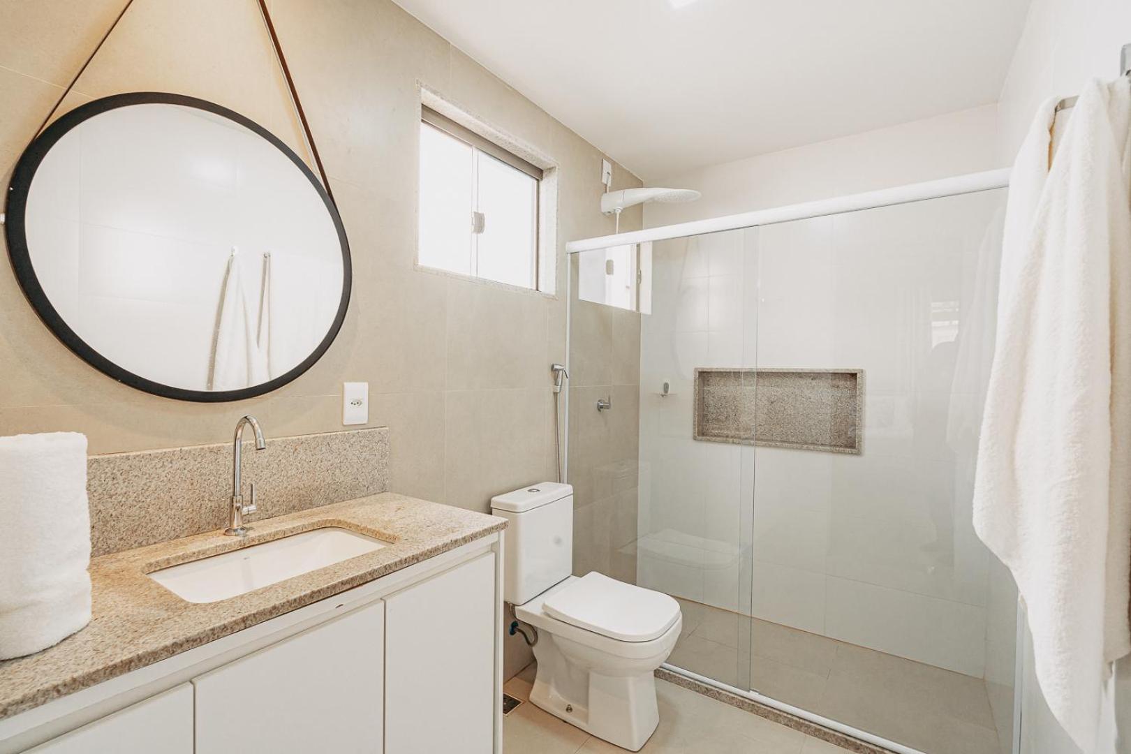 casadecastelhanos, Quadra do MAR de CASTELHANOS, 4 suítes com AR, Churrasqueira, Piscina, Hidromassagem, Cozinha INTEGRADA GOURMET Ideal para FAMÍLIA E AMI