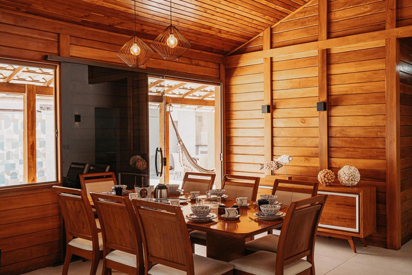 casadecastelhanos, Quadra do MAR de CASTELHANOS, 4 suítes com AR, Churrasqueira, Piscina, Hidromassagem, Cozinha INTEGRADA GOURMET Ideal para FAMÍLIA E AMI