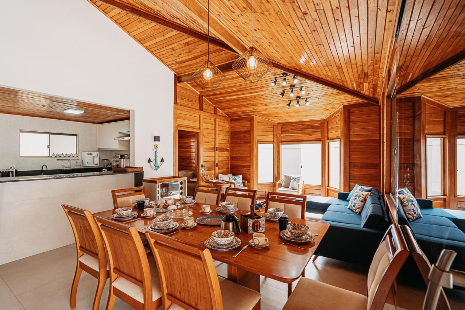 casadecastelhanos, Quadra do MAR de CASTELHANOS, 4 suítes com AR, Churrasqueira, Piscina, Hidromassagem, Cozinha INTEGRADA GOURMET Ideal para FAMÍLIA E AMI