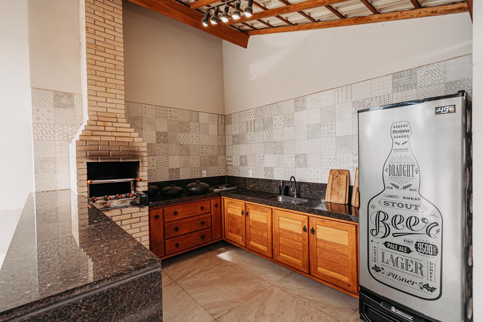 casadecastelhanos, Quadra do MAR de CASTELHANOS, 4 suítes com AR, Churrasqueira, Piscina, Hidromassagem, Cozinha INTEGRADA GOURMET Ideal para FAMÍLIA E AMI