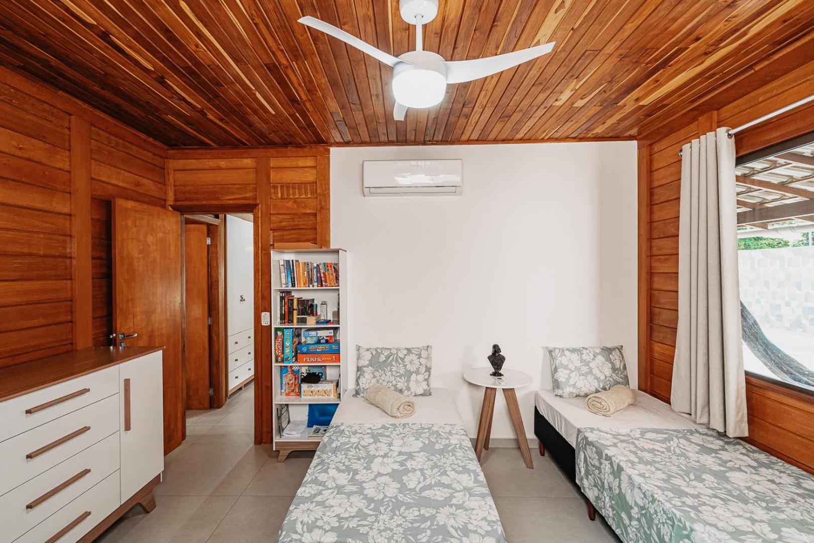casadecastelhanos, Quadra do MAR de CASTELHANOS, 4 suítes com AR, Churrasqueira, Piscina, Hidromassagem, Cozinha INTEGRADA GOURMET Ideal para FAMÍLIA E AMI