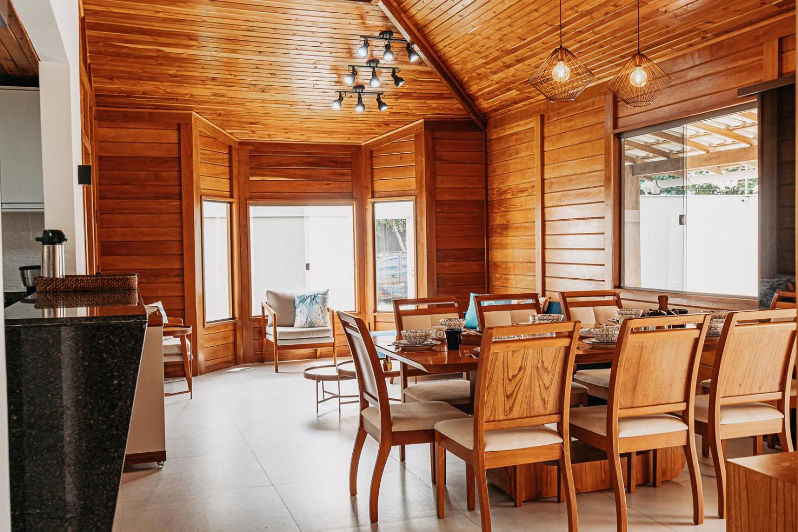 casadecastelhanos, Quadra do MAR de CASTELHANOS, 4 suítes com AR, Churrasqueira, Piscina, Hidromassagem, Cozinha INTEGRADA GOURMET Ideal para FAMÍLIA E AMI