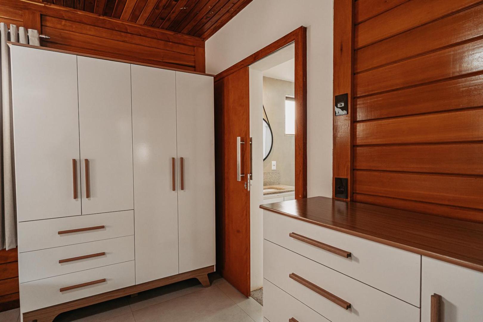 casadecastelhanos, Quadra do MAR de CASTELHANOS, 4 suítes com AR, Churrasqueira, Piscina, Hidromassagem, Cozinha INTEGRADA GOURMET Ideal para FAMÍLIA E AMI