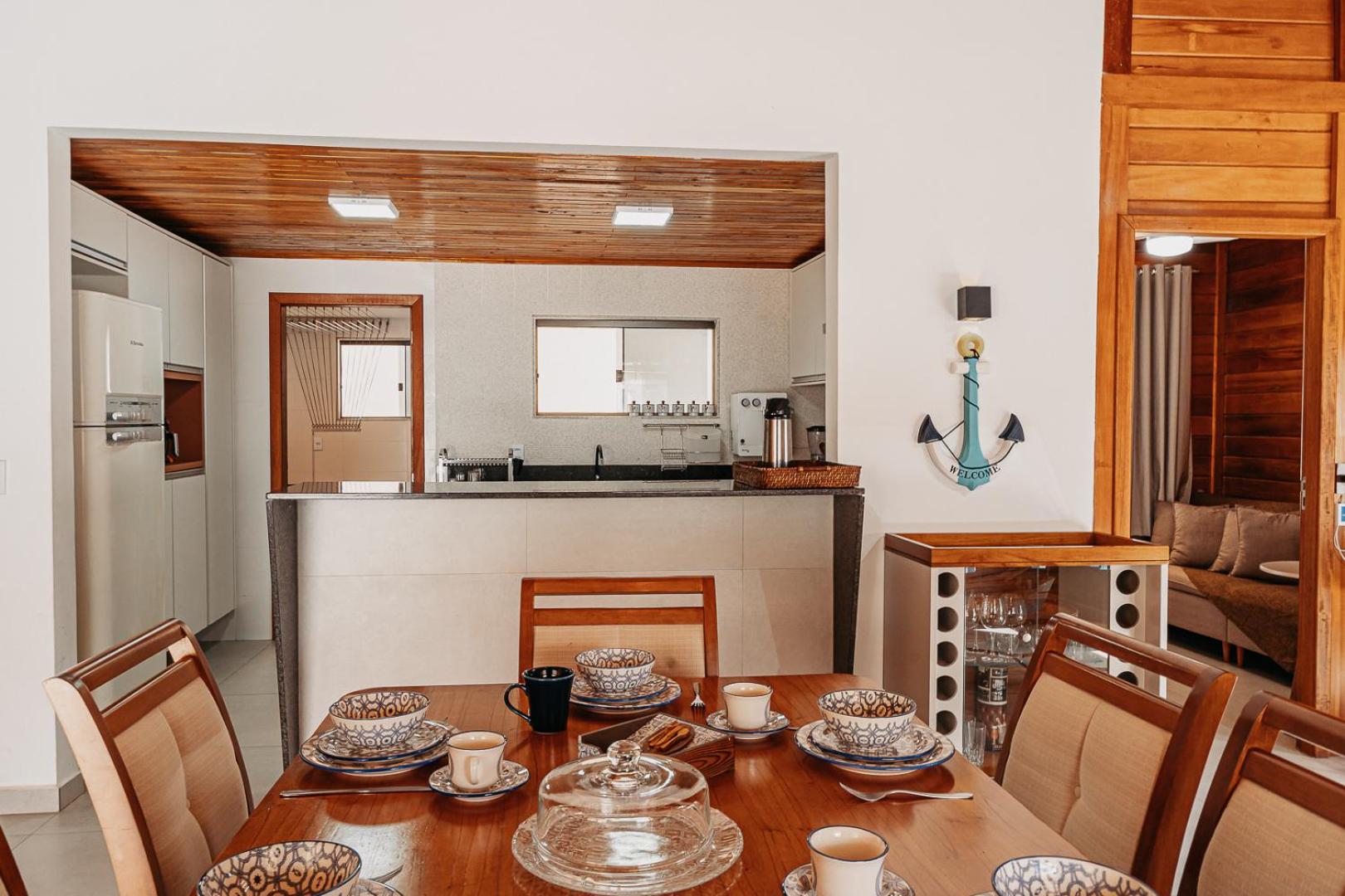casadecastelhanos, Quadra do MAR de CASTELHANOS, 4 suítes com AR, Churrasqueira, Piscina, Hidromassagem, Cozinha INTEGRADA GOURMET Ideal para FAMÍLIA E AMI