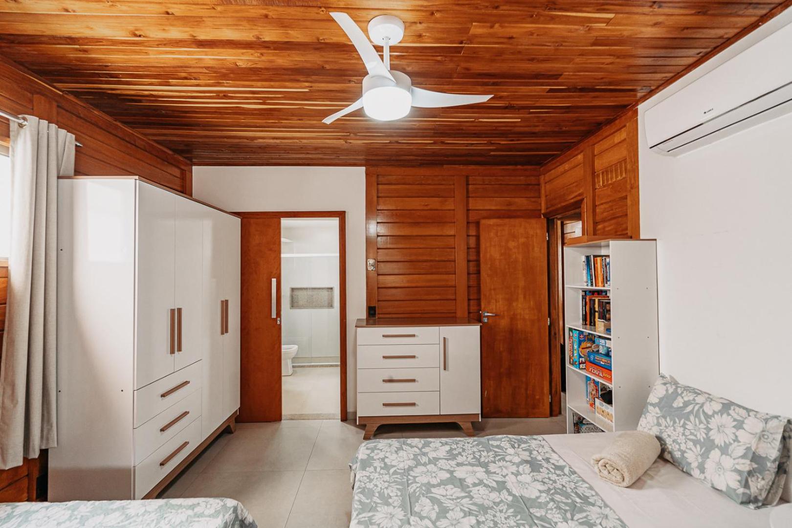 casadecastelhanos, Quadra do MAR de CASTELHANOS, 4 suítes com AR, Churrasqueira, Piscina, Hidromassagem, Cozinha INTEGRADA GOURMET Ideal para FAMÍLIA E AMI