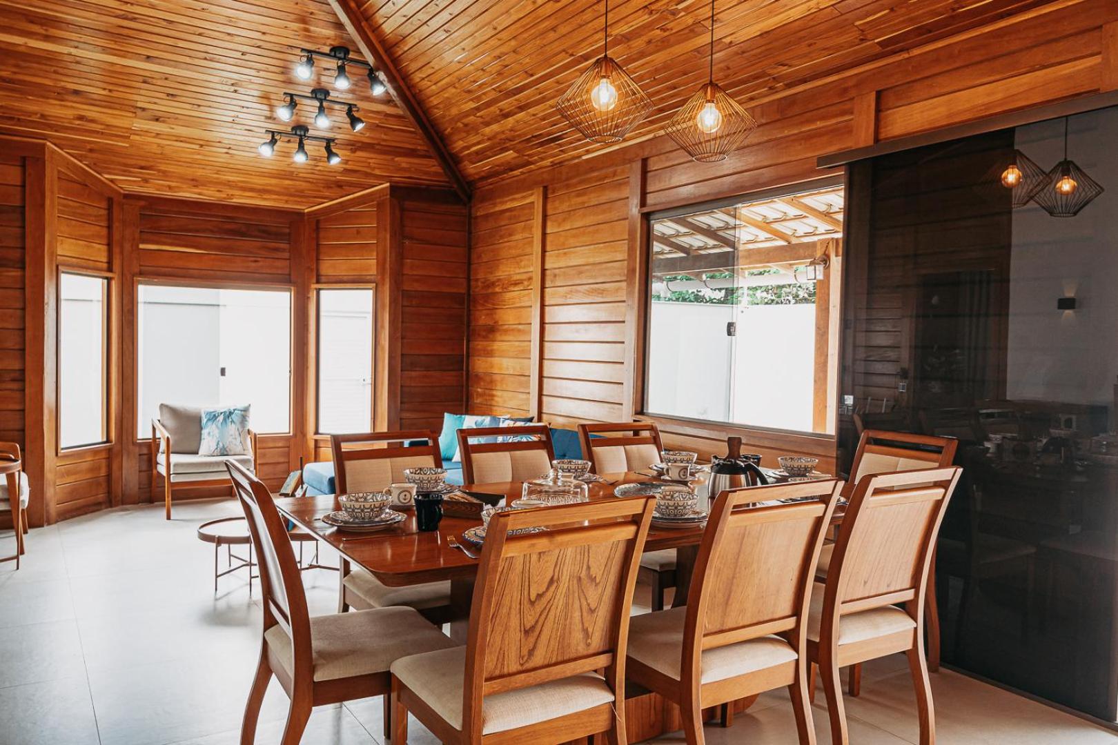 casadecastelhanos, Quadra do MAR de CASTELHANOS, 4 suítes com AR, Churrasqueira, Piscina, Hidromassagem, Cozinha INTEGRADA GOURMET Ideal para FAMÍLIA E AMI
