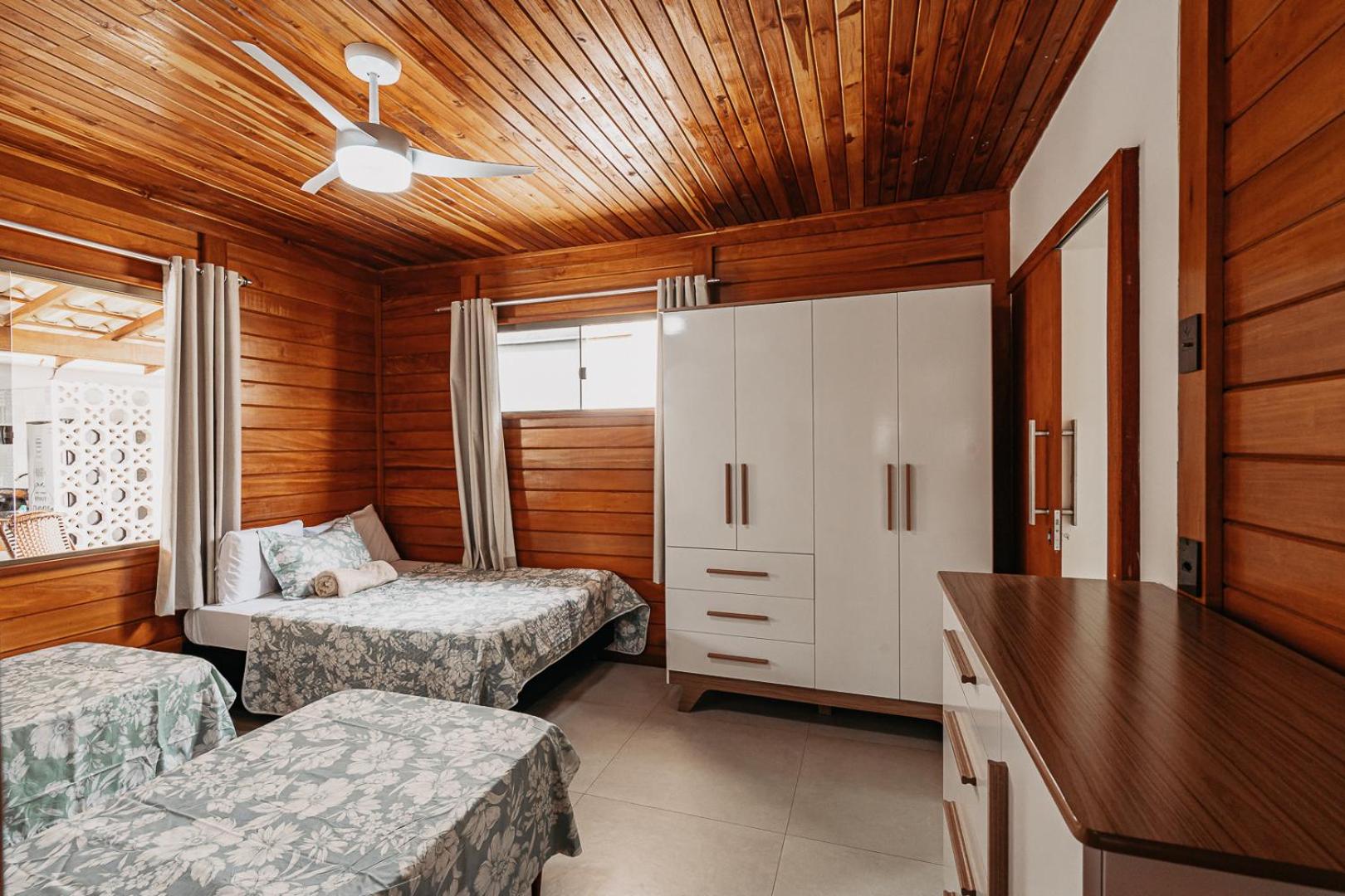 casadecastelhanos, Quadra do MAR de CASTELHANOS, 4 suítes com AR, Churrasqueira, Piscina, Hidromassagem, Cozinha INTEGRADA GOURMET Ideal para FAMÍLIA E AMI