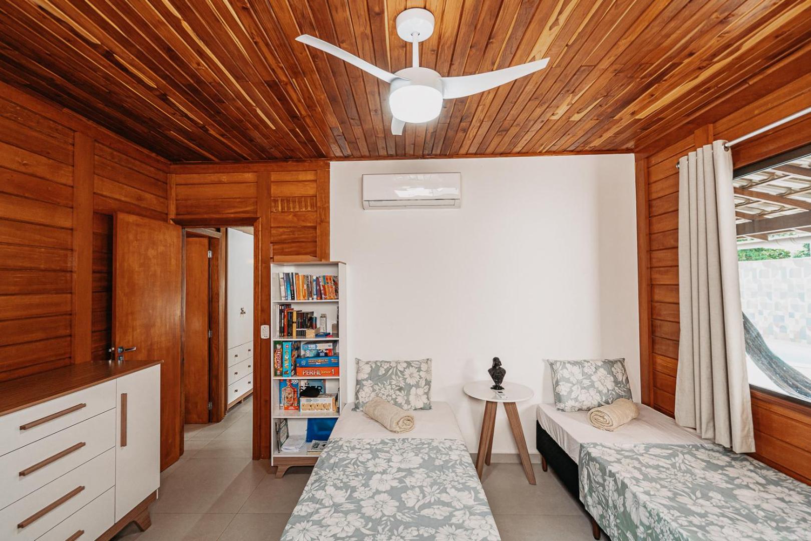 casadecastelhanos, Quadra do MAR de CASTELHANOS, 4 suítes com AR, Churrasqueira, Piscina, Hidromassagem, Cozinha INTEGRADA GOURMET Ideal para FAMÍLIA E AMI