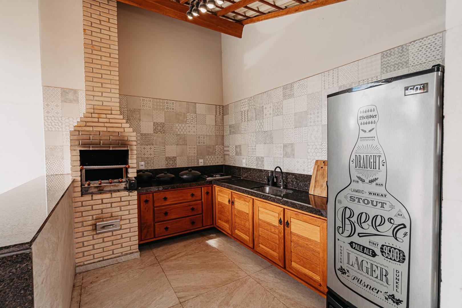 casadecastelhanos, Quadra do MAR de CASTELHANOS, 4 suítes com AR, Churrasqueira, Piscina, Hidromassagem, Cozinha INTEGRADA GOURMET Ideal para FAMÍLIA E AMI
