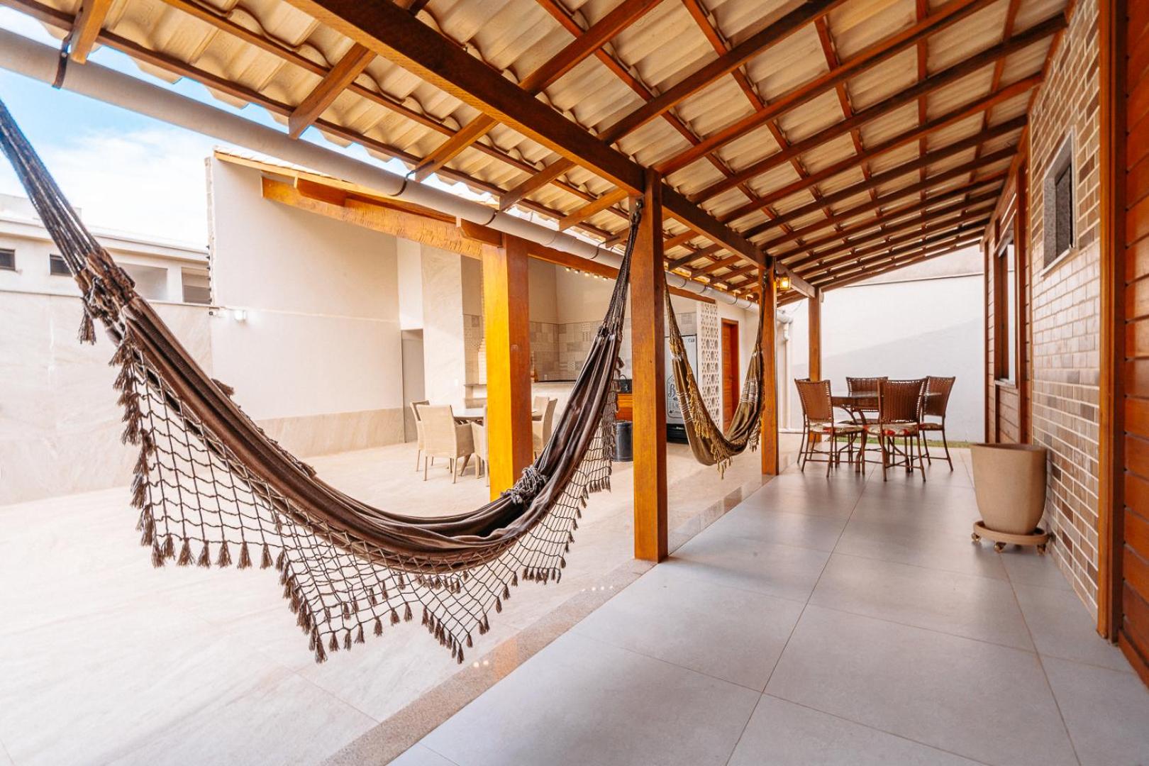 casadecastelhanos, Quadra do MAR de CASTELHANOS, 4 suítes com AR, Churrasqueira, Piscina, Hidromassagem, Cozinha INTEGRADA GOURMET Ideal para FAMÍLIA E AMI