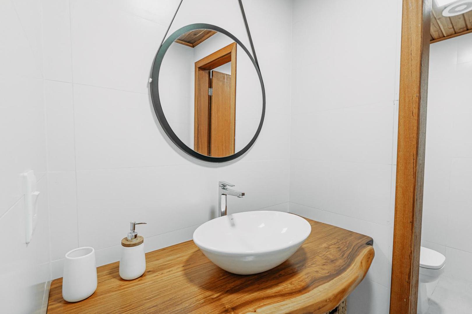 casadecastelhanos, Quadra do MAR de CASTELHANOS, 4 suítes com AR, Churrasqueira, Piscina, Hidromassagem, Cozinha INTEGRADA GOURMET Ideal para FAMÍLIA E AMI