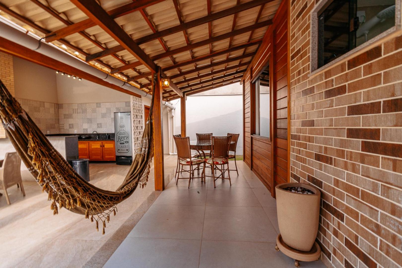 casadecastelhanos, Quadra do MAR de CASTELHANOS, 4 suítes com AR, Churrasqueira, Piscina, Hidromassagem, Cozinha INTEGRADA GOURMET Ideal para FAMÍLIA E AMI