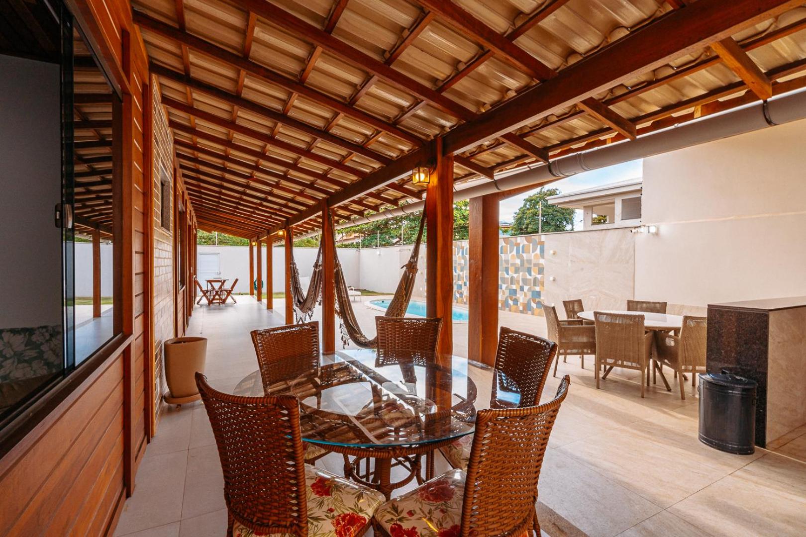 casadecastelhanos, Quadra do MAR de CASTELHANOS, 4 suítes com AR, Churrasqueira, Piscina, Hidromassagem, Cozinha INTEGRADA GOURMET Ideal para FAMÍLIA E AMI
