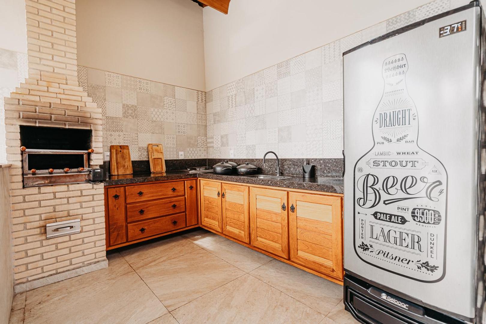 casadecastelhanos, Quadra do MAR de CASTELHANOS, 4 suítes com AR, Churrasqueira, Piscina, Hidromassagem, Cozinha INTEGRADA GOURMET Ideal para FAMÍLIA E AMI