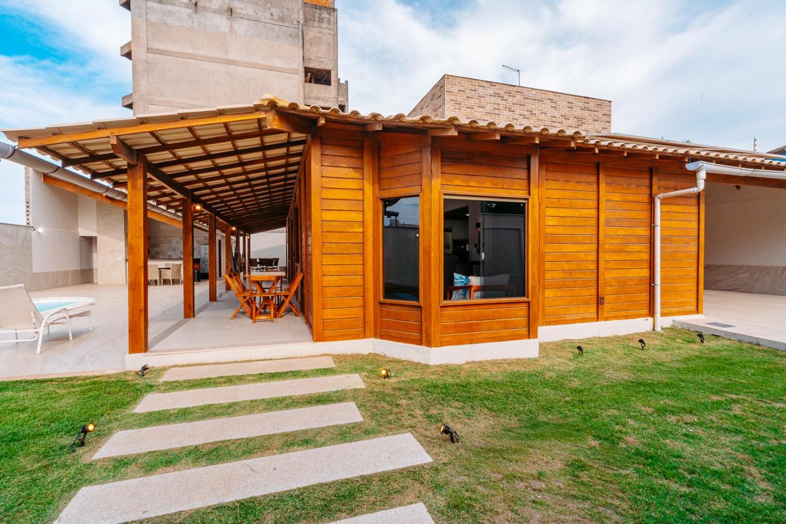 casadecastelhanos, Quadra do MAR de CASTELHANOS, 4 suítes com AR, Churrasqueira, Piscina, Hidromassagem, Cozinha INTEGRADA GOURMET Ideal para FAMÍLIA E AMI