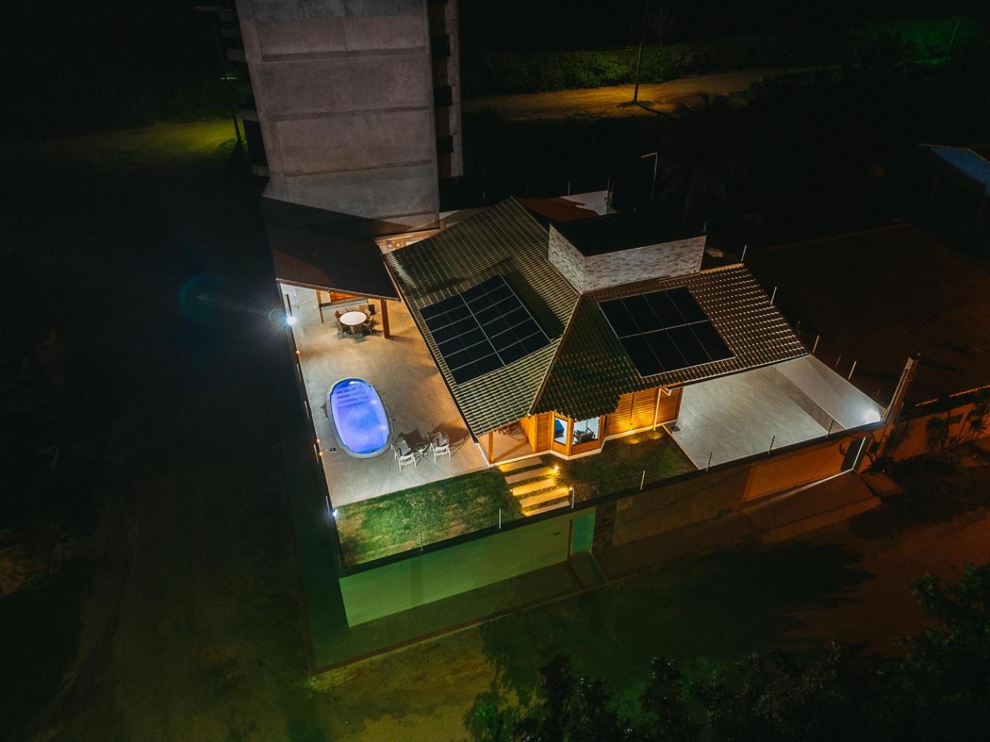 casadecastelhanos, Quadra do MAR de CASTELHANOS, 4 suítes com AR, Churrasqueira, Piscina, Hidromassagem, Cozinha INTEGRADA GOURMET Ideal para FAMÍLIA E AMI
