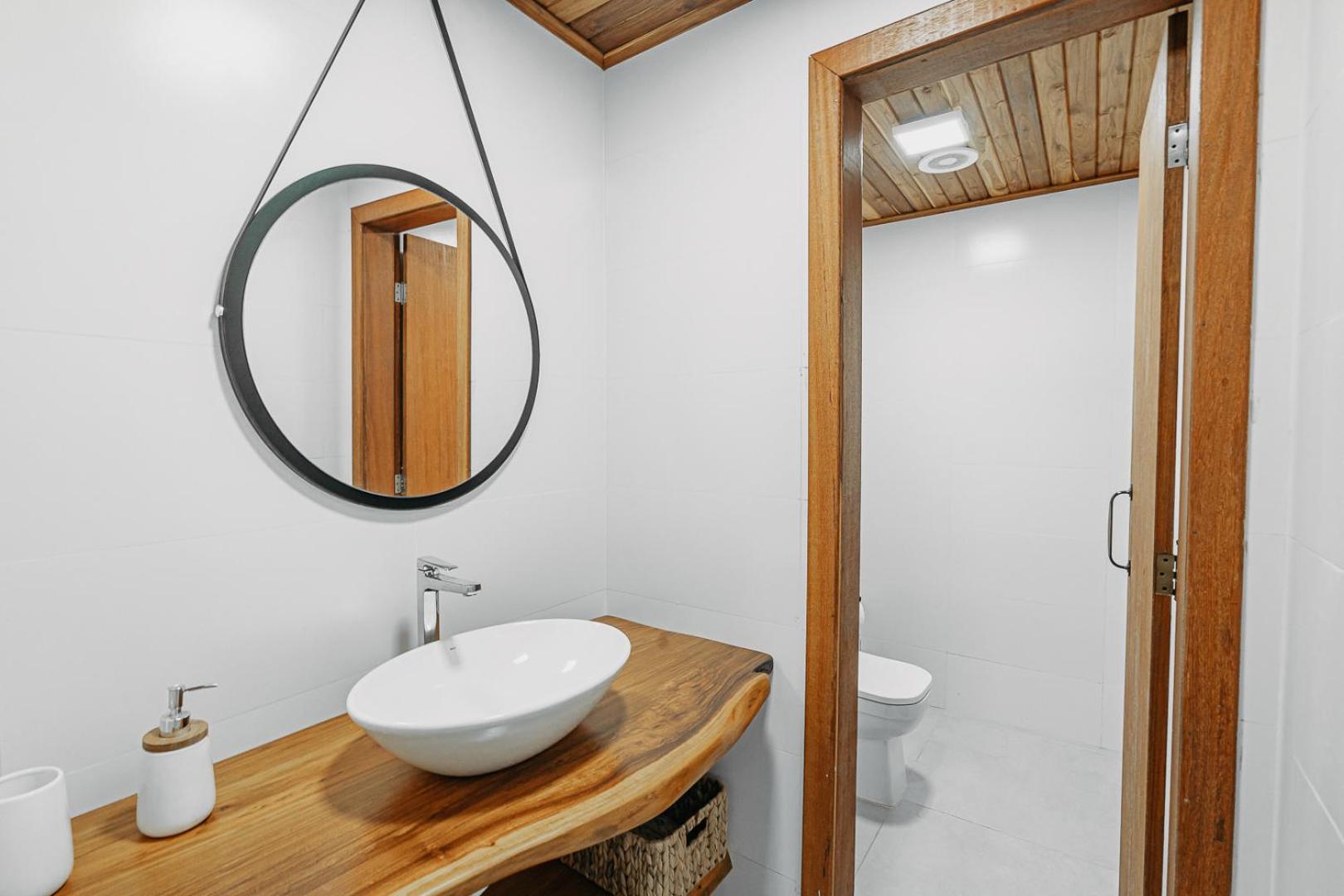 casadecastelhanos, Quadra do MAR de CASTELHANOS, 4 suítes com AR, Churrasqueira, Piscina, Hidromassagem, Cozinha INTEGRADA GOURMET Ideal para FAMÍLIA E AMI