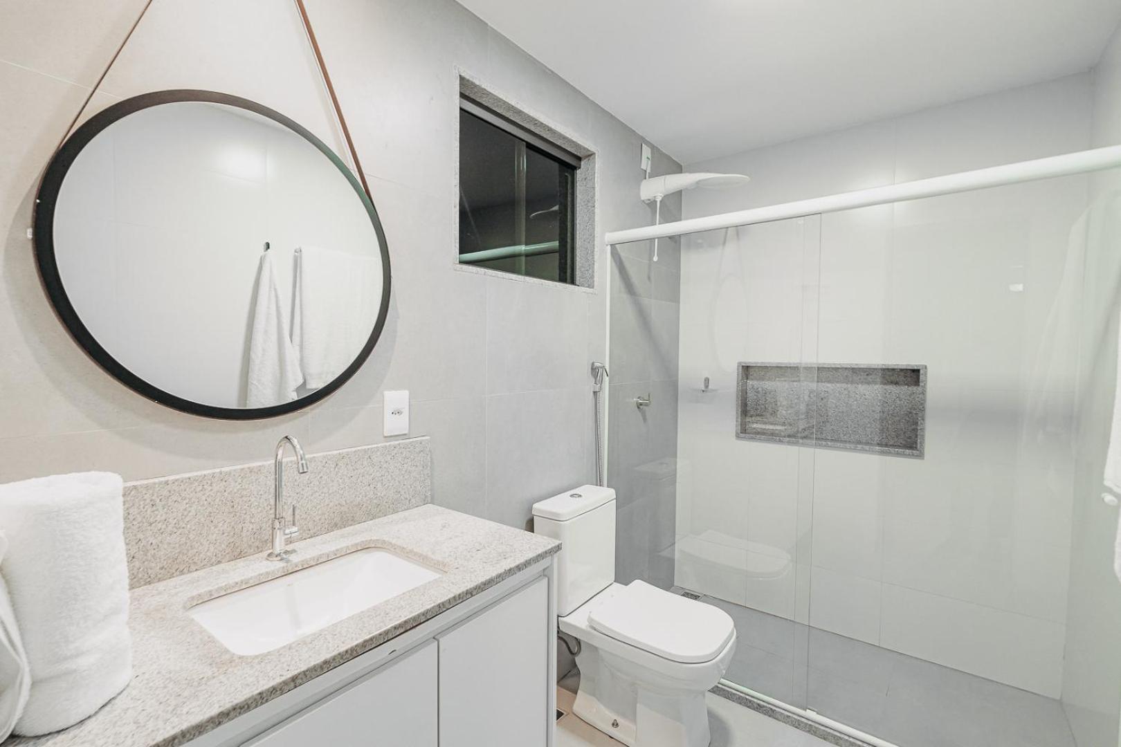 casadecastelhanos, Quadra do MAR de CASTELHANOS, 4 suítes com AR, Churrasqueira, Piscina, Hidromassagem, Cozinha INTEGRADA GOURMET Ideal para FAMÍLIA E AMI