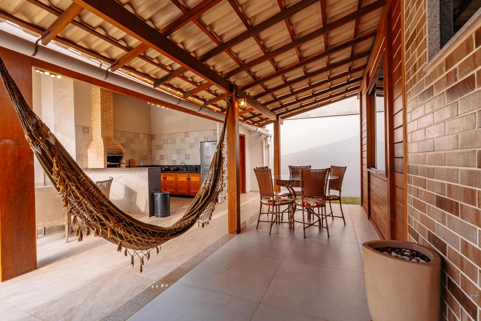 casadecastelhanos, Quadra do MAR de CASTELHANOS, 4 suítes com AR, Churrasqueira, Piscina, Hidromassagem, Cozinha INTEGRADA GOURMET Ideal para FAMÍLIA E AMI