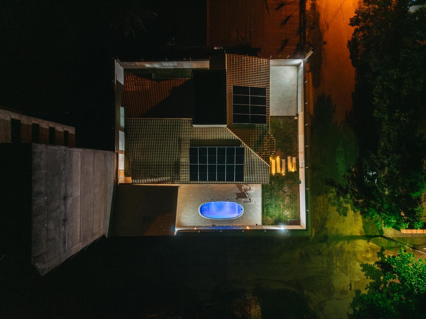 casadecastelhanos, Quadra do MAR de CASTELHANOS, 4 suítes com AR, Churrasqueira, Piscina, Hidromassagem, Cozinha INTEGRADA GOURMET Ideal para FAMÍLIA E AMI