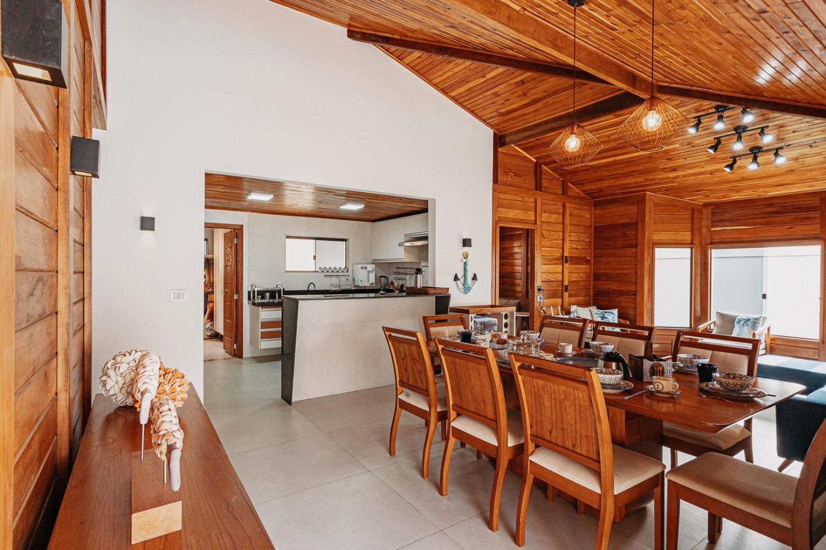 casadecastelhanos, Quadra do MAR de CASTELHANOS, 4 suítes com AR, Churrasqueira, Piscina, Hidromassagem, Cozinha INTEGRADA GOURMET Ideal para FAMÍLIA E AMI