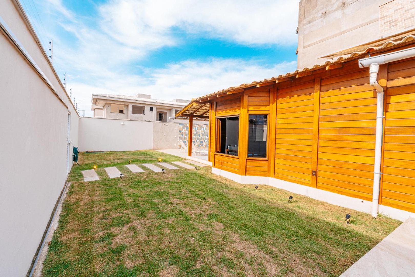 casadecastelhanos, Quadra do MAR de CASTELHANOS, 4 suítes com AR, Churrasqueira, Piscina, Hidromassagem, Cozinha INTEGRADA GOURMET Ideal para FAMÍLIA E AMI