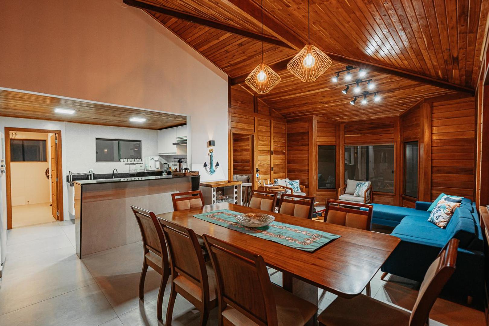 casadecastelhanos, Quadra do MAR de CASTELHANOS, 4 suítes com AR, Churrasqueira, Piscina, Hidromassagem, Cozinha INTEGRADA GOURMET Ideal para FAMÍLIA E AMI