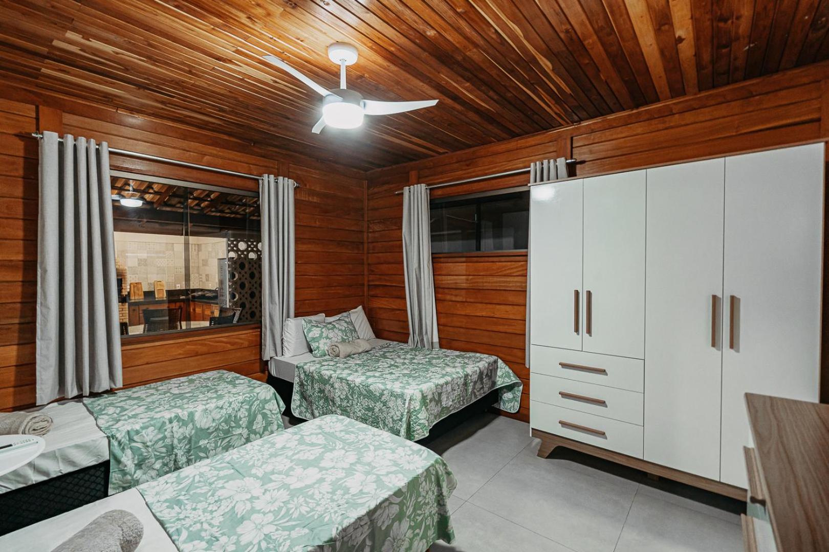 casadecastelhanos, Quadra do MAR de CASTELHANOS, 4 suítes com AR, Churrasqueira, Piscina, Hidromassagem, Cozinha INTEGRADA GOURMET Ideal para FAMÍLIA E AMI