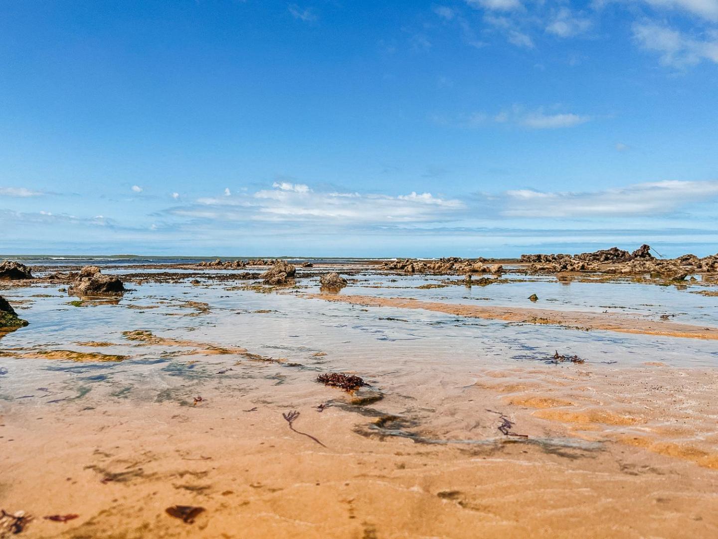 casadecastelhanos, Quadra do MAR de CASTELHANOS, 4 suítes com AR, Churrasqueira, Piscina, Hidromassagem, Cozinha INTEGRADA GOURMET Ideal para FAMÍLIA E AMI