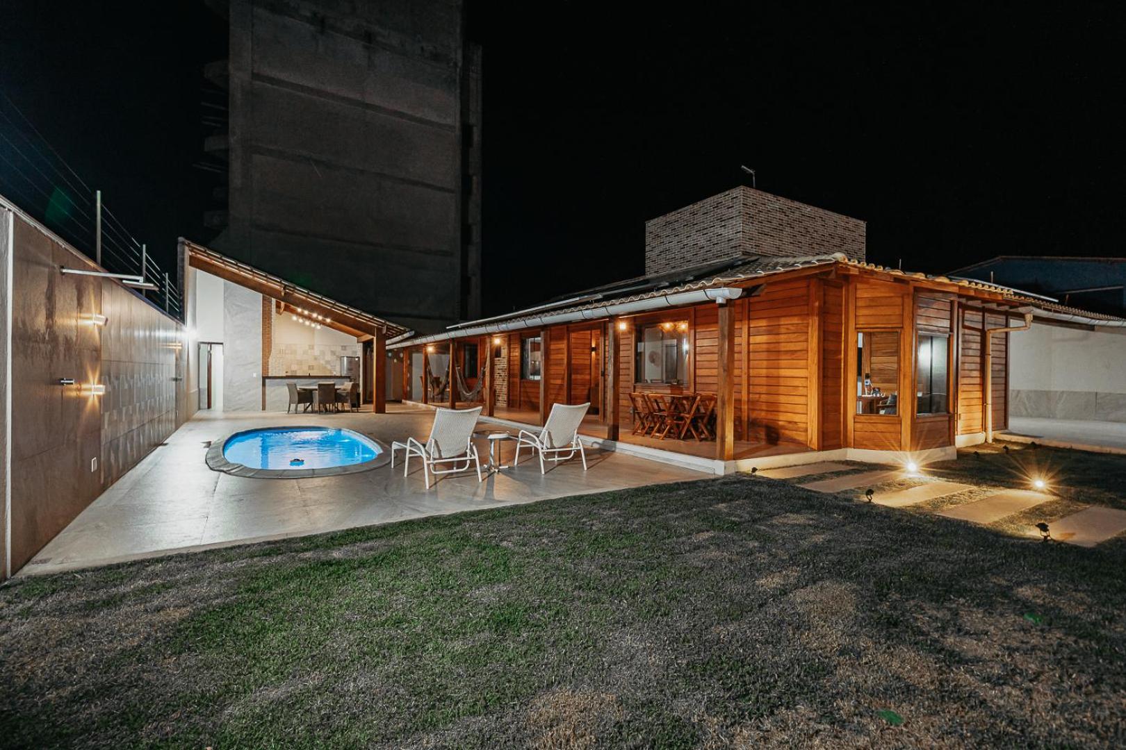 casadecastelhanos, Quadra do MAR de CASTELHANOS, 4 suítes com AR, Churrasqueira, Piscina, Hidromassagem, Cozinha INTEGRADA GOURMET Ideal para FAMÍLIA E AMI