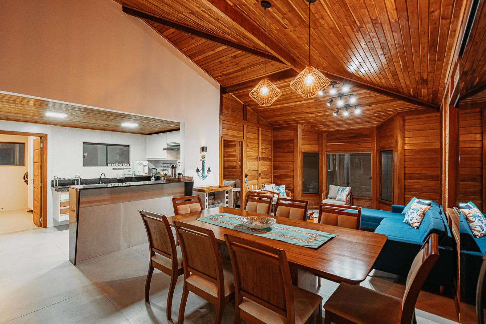 casadecastelhanos, Quadra do MAR de CASTELHANOS, 4 suítes com AR, Churrasqueira, Piscina, Hidromassagem, Cozinha INTEGRADA GOURMET Ideal para FAMÍLIA E AMI