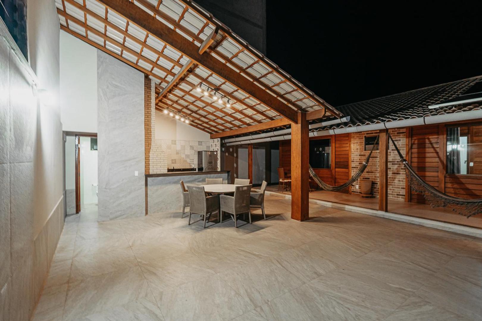 casadecastelhanos, Quadra do MAR de CASTELHANOS, 4 suítes com AR, Churrasqueira, Piscina, Hidromassagem, Cozinha INTEGRADA GOURMET Ideal para FAMÍLIA E AMI
