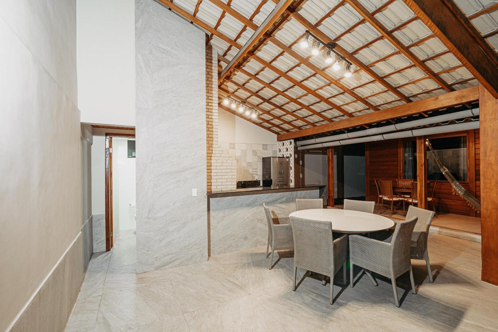 casadecastelhanos, Quadra do MAR de CASTELHANOS, 4 suítes com AR, Churrasqueira, Piscina, Hidromassagem, Cozinha INTEGRADA GOURMET Ideal para FAMÍLIA E AMI