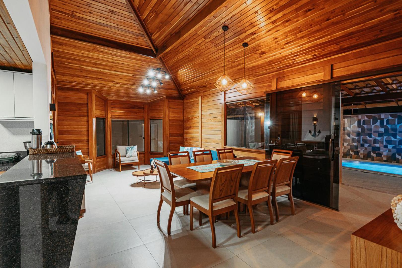 casadecastelhanos, Quadra do MAR de CASTELHANOS, 4 suítes com AR, Churrasqueira, Piscina, Hidromassagem, Cozinha INTEGRADA GOURMET Ideal para FAMÍLIA E AMI