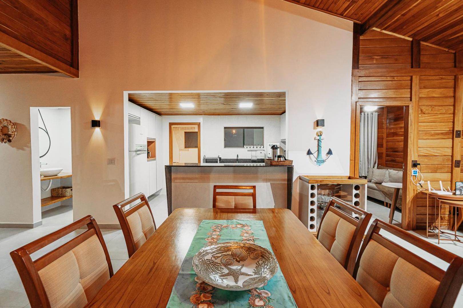 casadecastelhanos, Quadra do MAR de CASTELHANOS, 4 suítes com AR, Churrasqueira, Piscina, Hidromassagem, Cozinha INTEGRADA GOURMET Ideal para FAMÍLIA E AMI