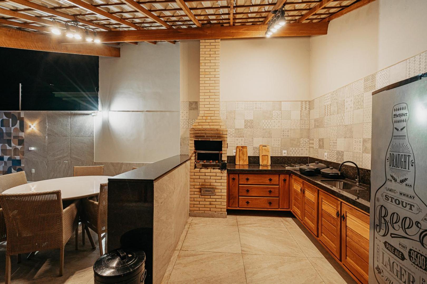 casadecastelhanos, Quadra do MAR de CASTELHANOS, 4 suítes com AR, Churrasqueira, Piscina, Hidromassagem, Cozinha INTEGRADA GOURMET Ideal para FAMÍLIA E AMI