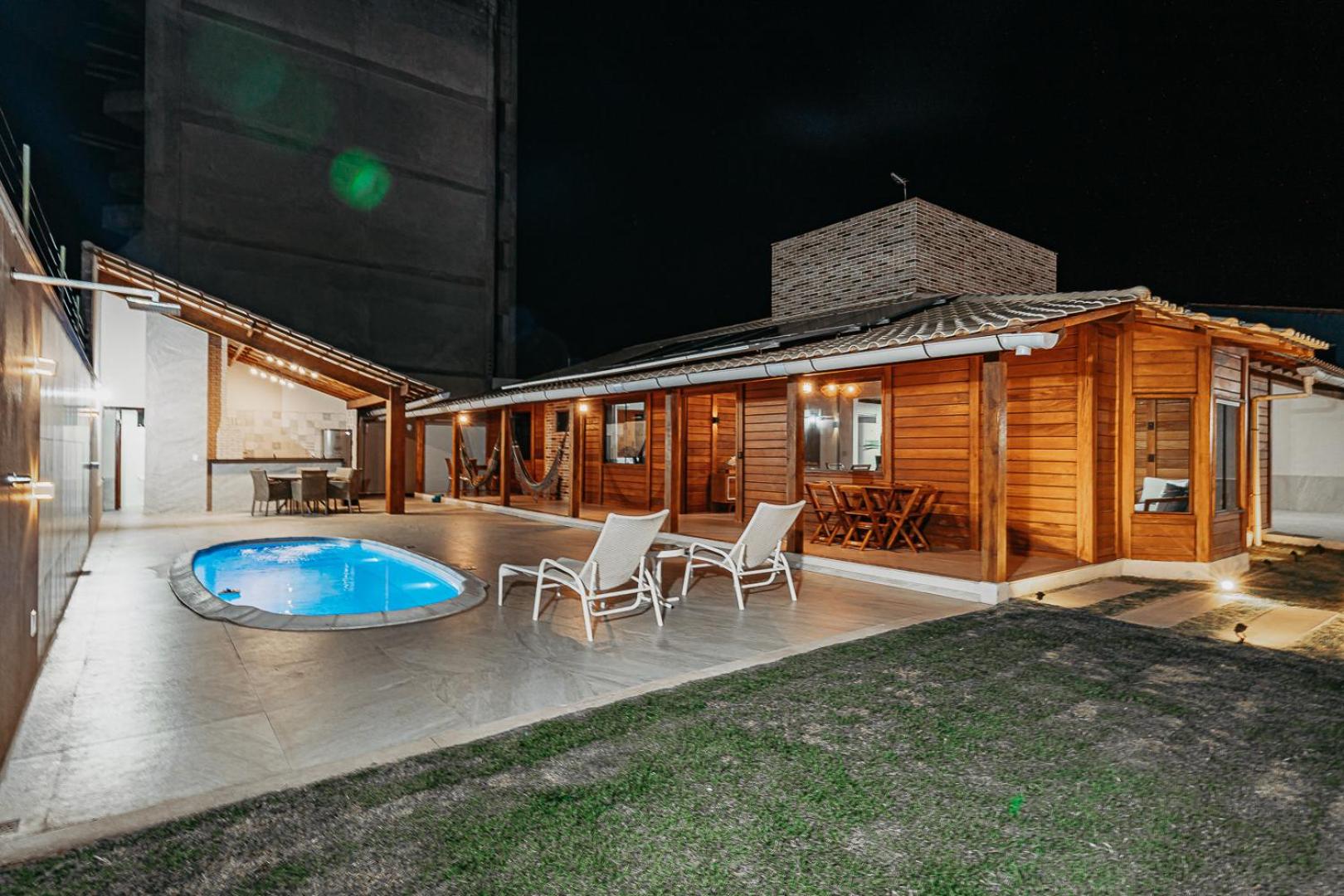 casadecastelhanos, Quadra do MAR de CASTELHANOS, 4 suítes com AR, Churrasqueira, Piscina, Hidromassagem, Cozinha INTEGRADA GOURMET Ideal para FAMÍLIA E AMI