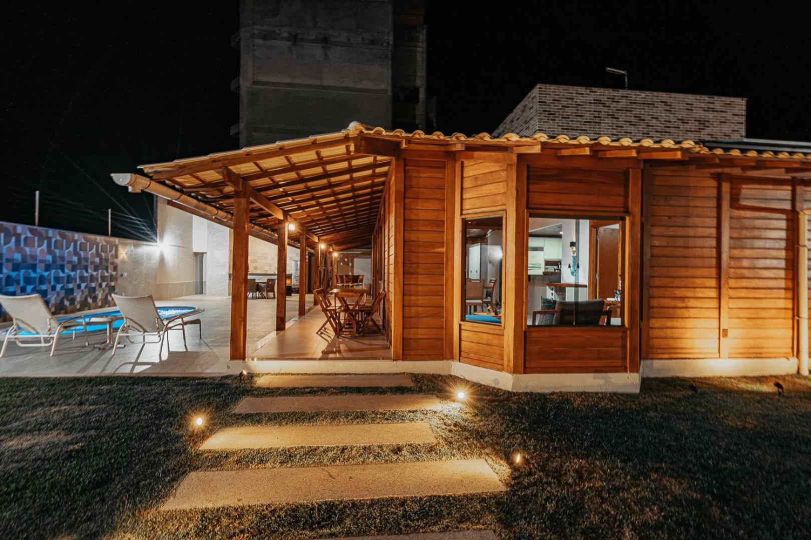 casadecastelhanos, Quadra do MAR de CASTELHANOS, 4 suítes com AR, Churrasqueira, Piscina, Hidromassagem, Cozinha INTEGRADA GOURMET Ideal para FAMÍLIA E AMI