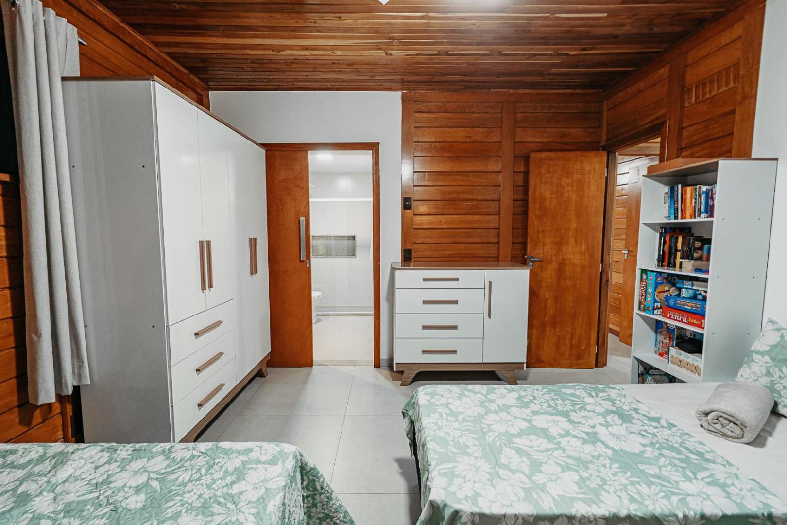 casadecastelhanos, Quadra do MAR de CASTELHANOS, 4 suítes com AR, Churrasqueira, Piscina, Hidromassagem, Cozinha INTEGRADA GOURMET Ideal para FAMÍLIA E AMI