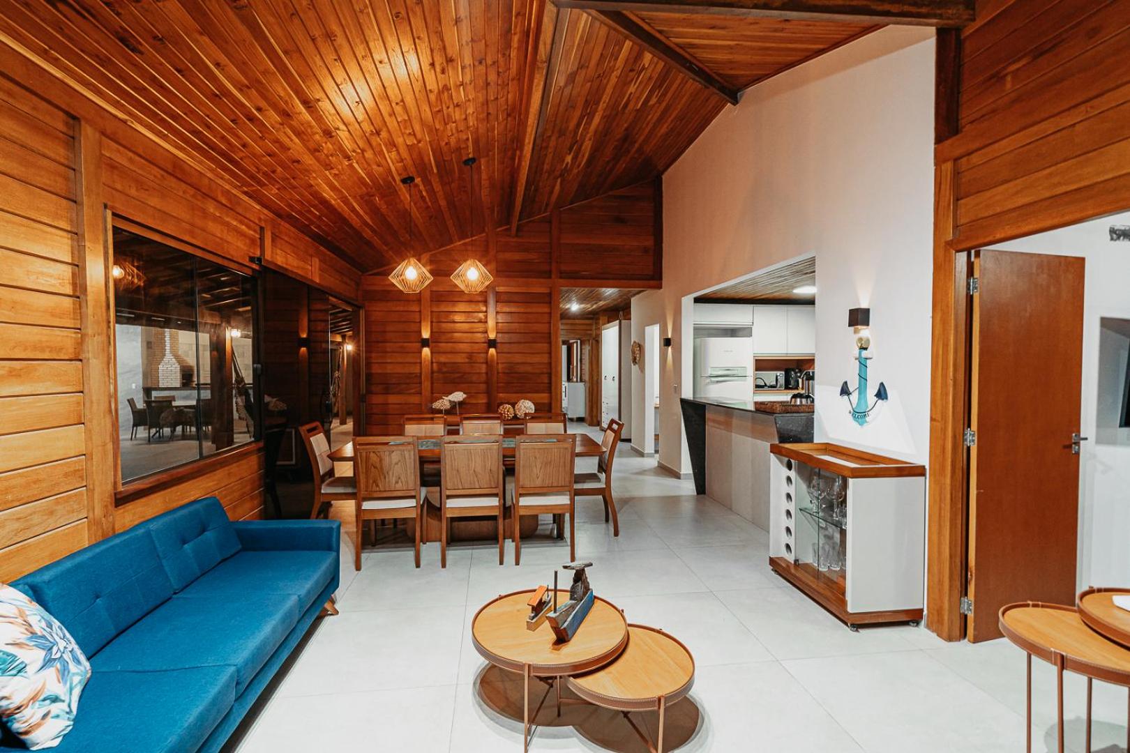 casadecastelhanos, Quadra do MAR de CASTELHANOS, 4 suítes com AR, Churrasqueira, Piscina, Hidromassagem, Cozinha INTEGRADA GOURMET Ideal para FAMÍLIA E AMI