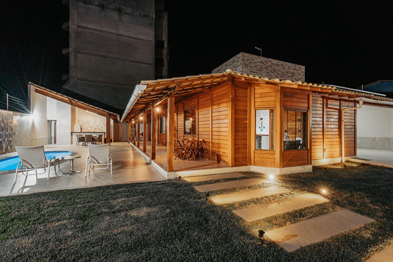 casadecastelhanos, Quadra do MAR de CASTELHANOS, 4 suítes com AR, Churrasqueira, Piscina, Hidromassagem, Cozinha INTEGRADA GOURMET Ideal para FAMÍLIA E AMI
