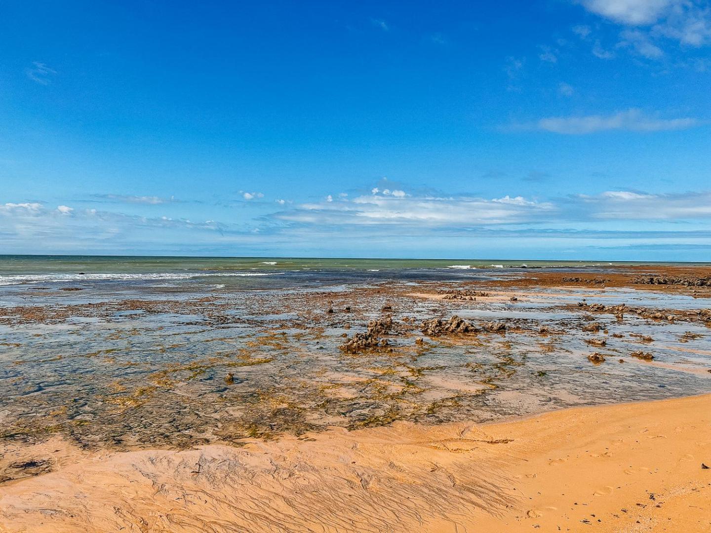 casadecastelhanos, Quadra do MAR de CASTELHANOS, 4 suítes com AR, Churrasqueira, Piscina, Hidromassagem, Cozinha INTEGRADA GOURMET Ideal para FAMÍLIA E AMI