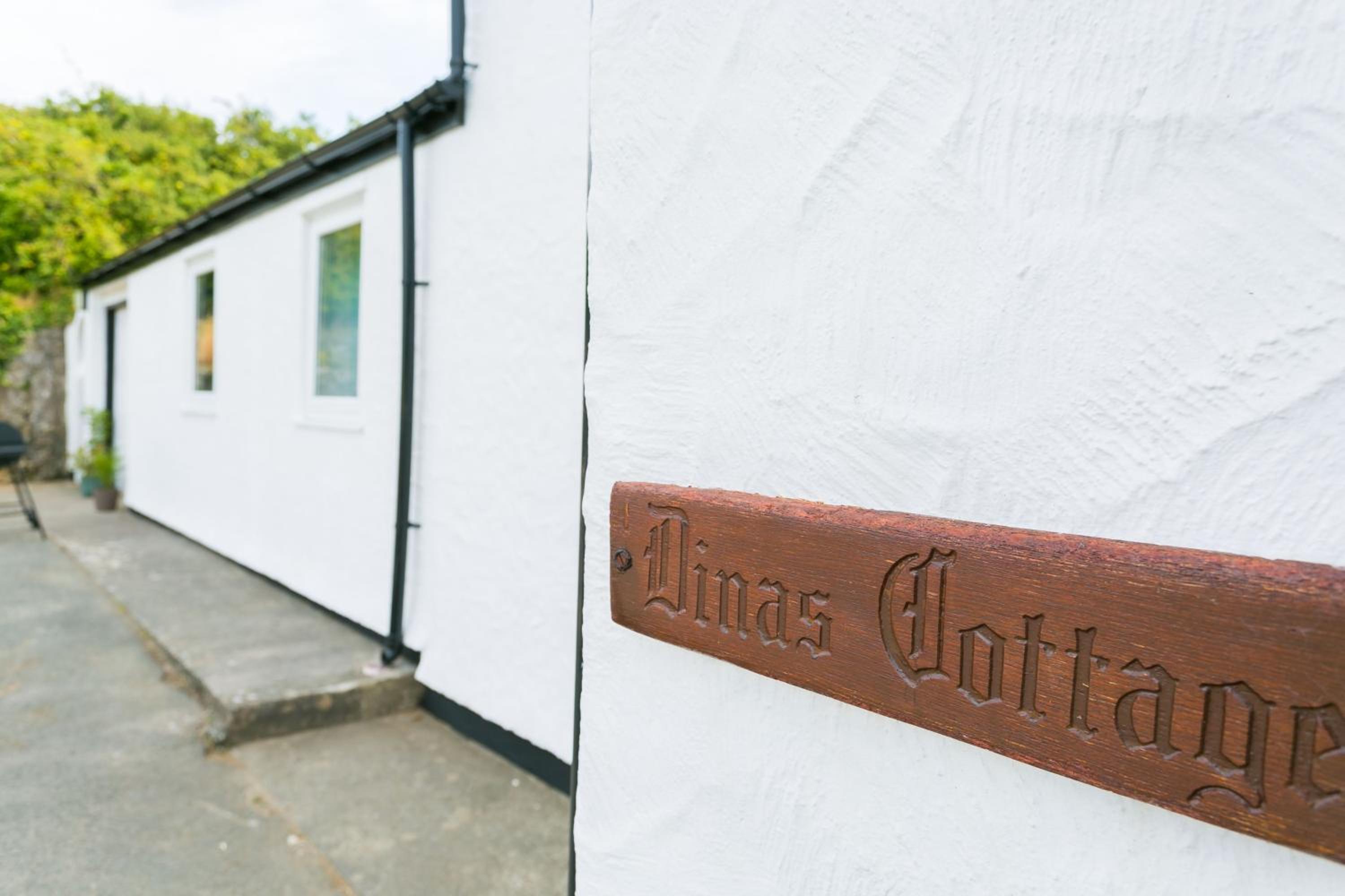 Dinas Cottage