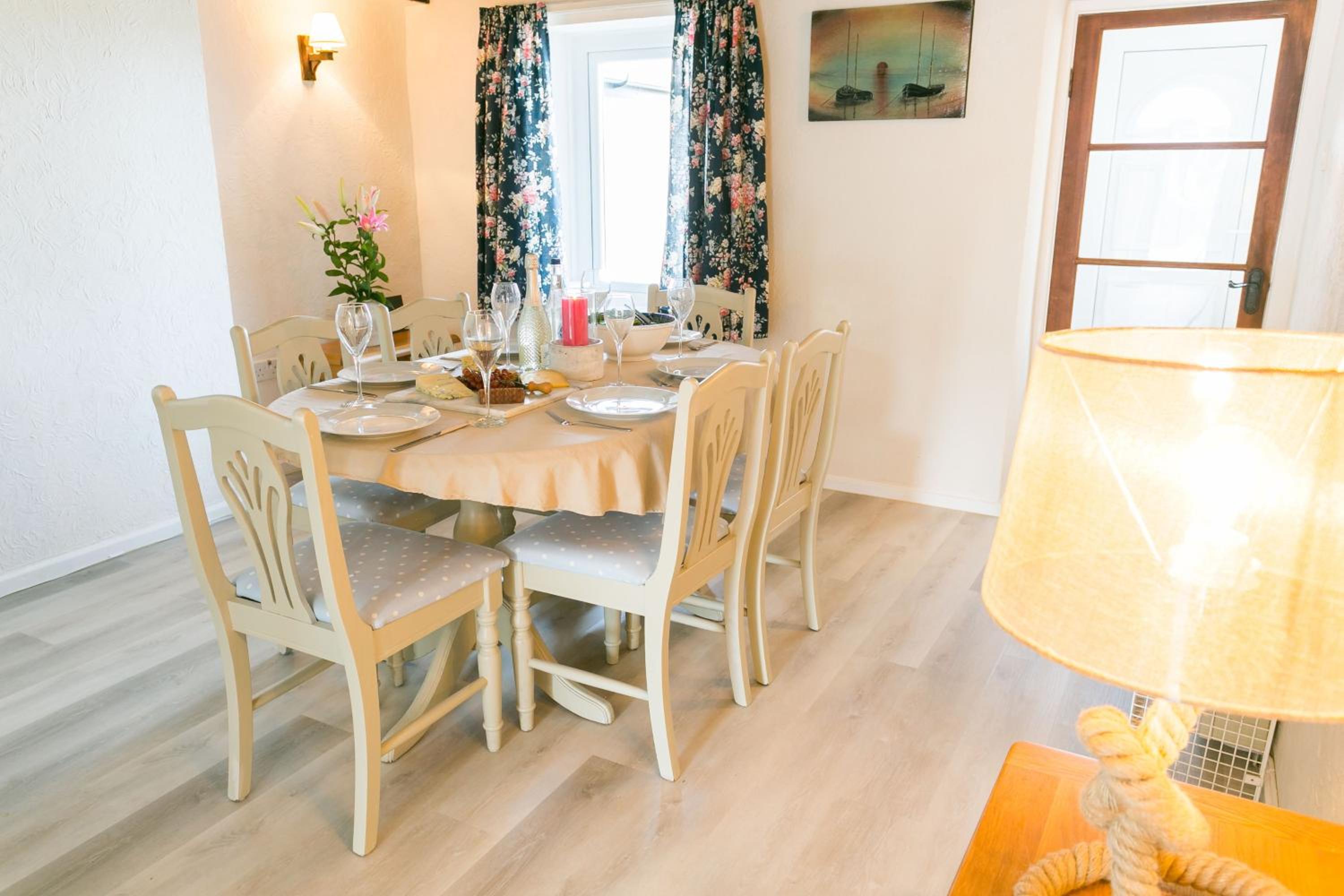 Dinas Cottage