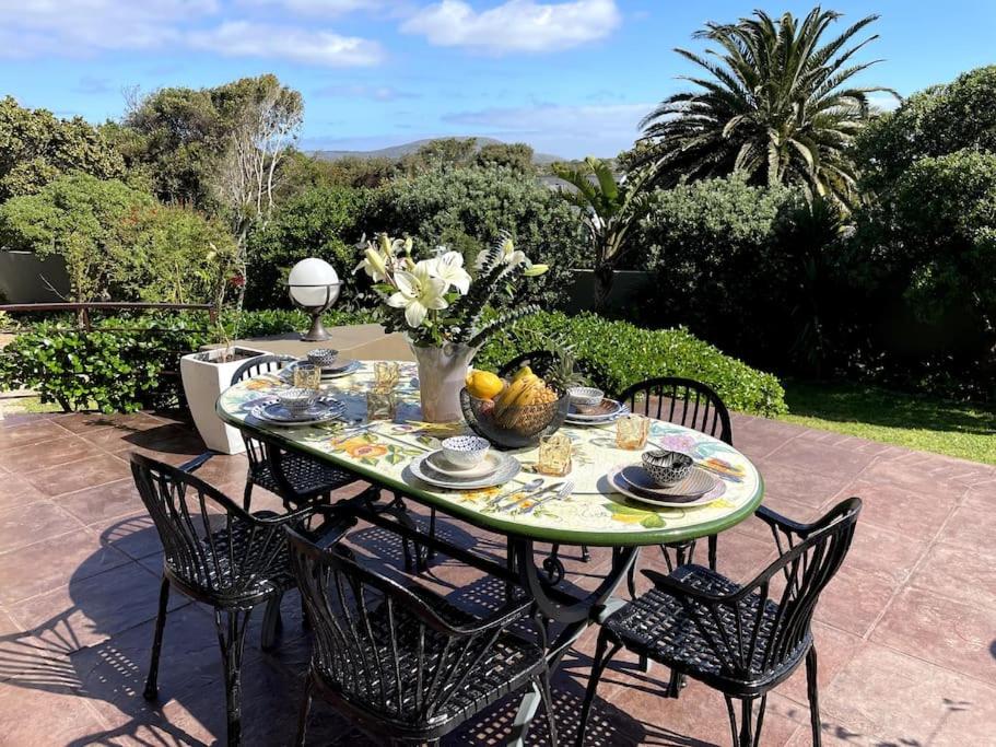 Luxurious, spacious holiday apartment in Noordhoek view 2