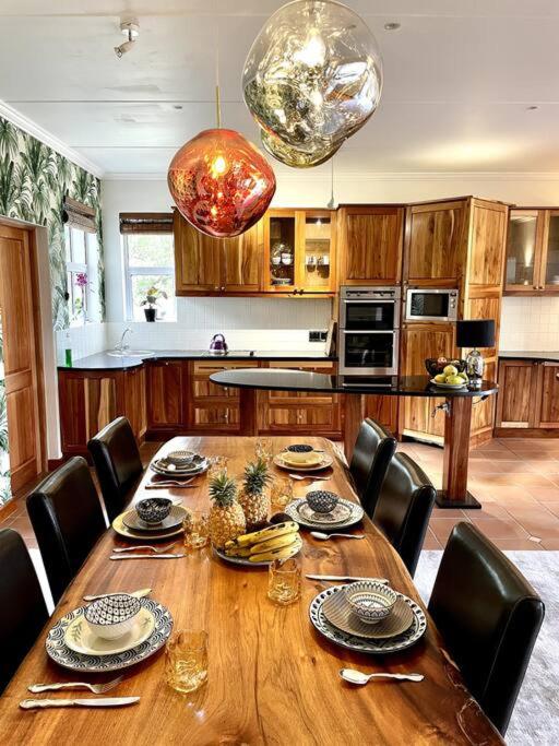 Luxurious, spacious holiday apartment in Noordhoek view 3