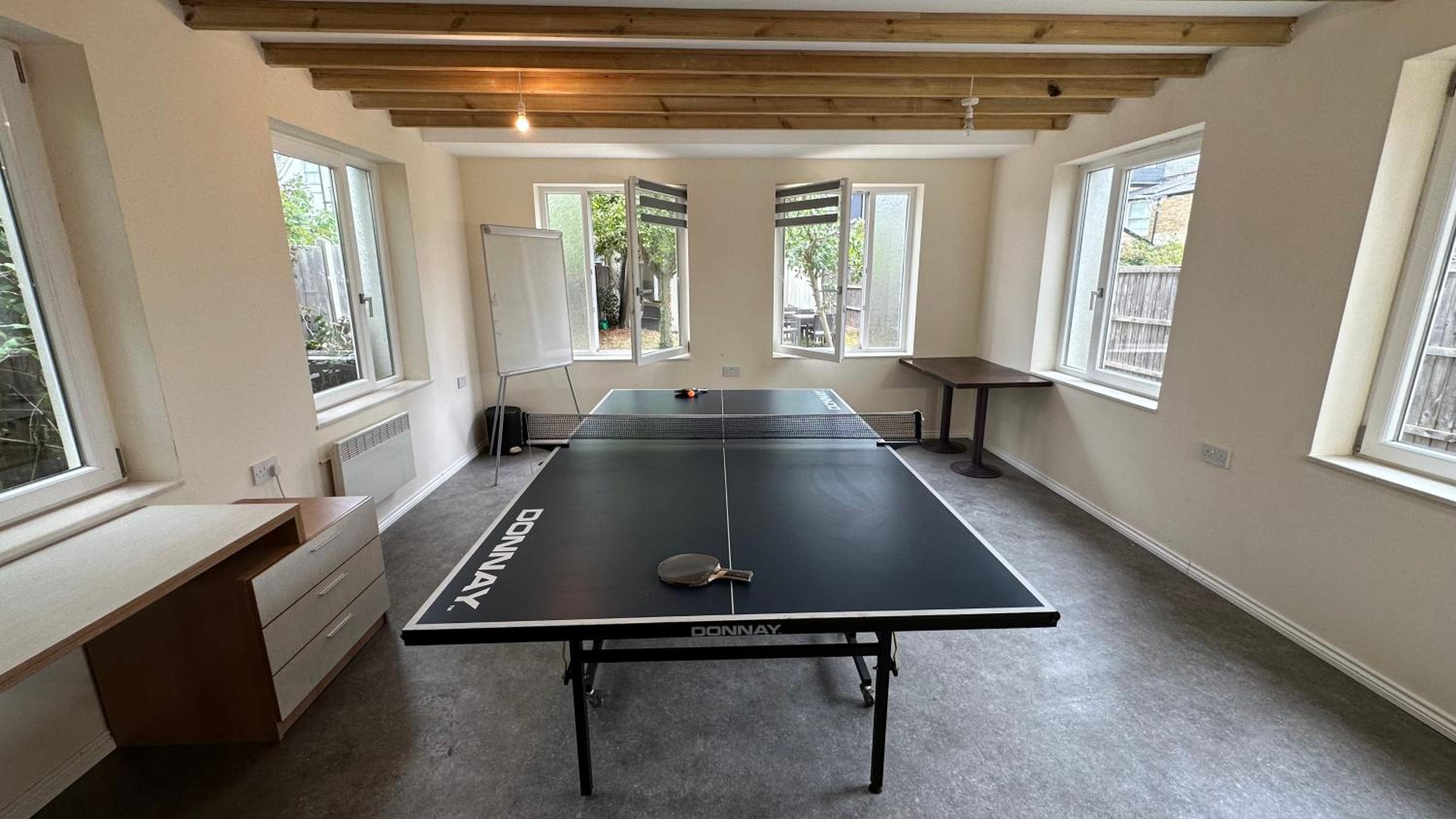 North London A spacious 7 bedroom house accommodating up to 18 people complete with own gym and table tennis