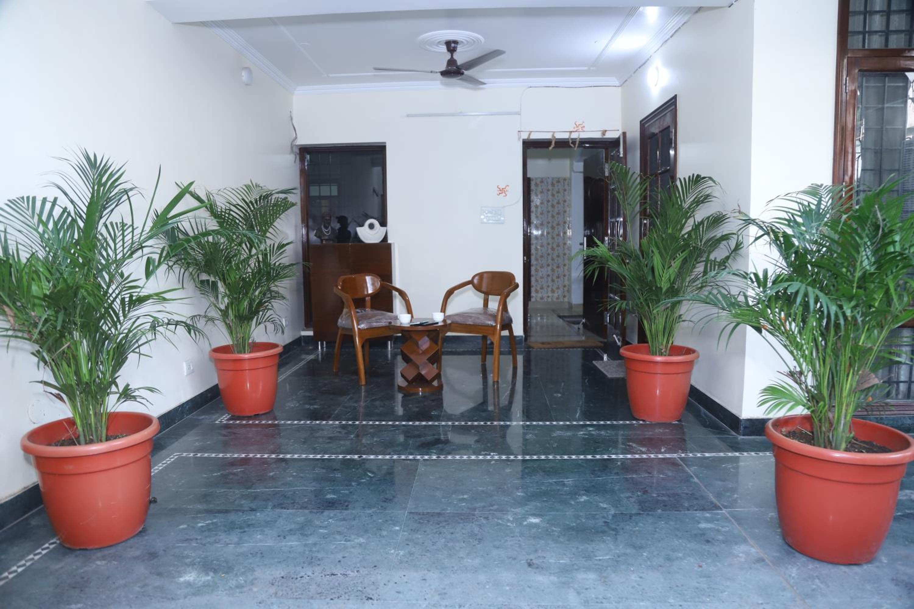 Divine India Service Apartment 3Bhk,B57 Sarita Vihar,Apollo view 2
