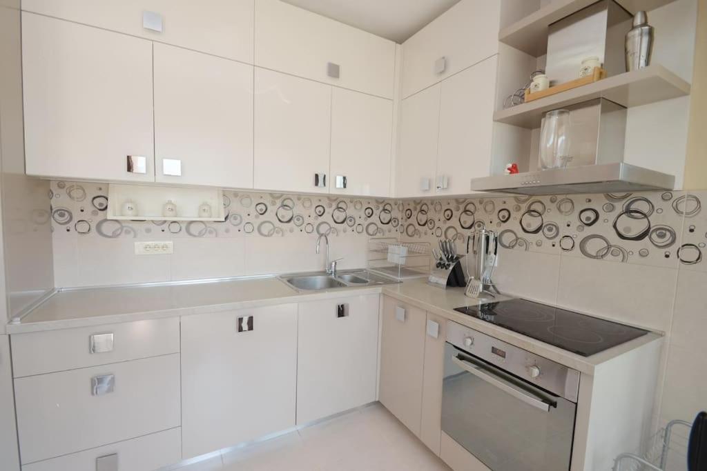 Four season seaview - lovely 2 bedroom apartment view 4